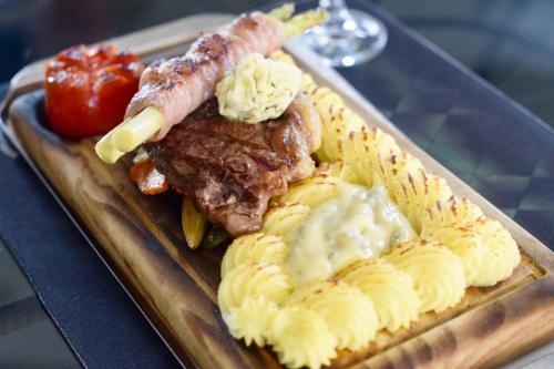 Harrys Hotel, Bar & Restaurant,Chon Buri>>Bang Lamung,3 star