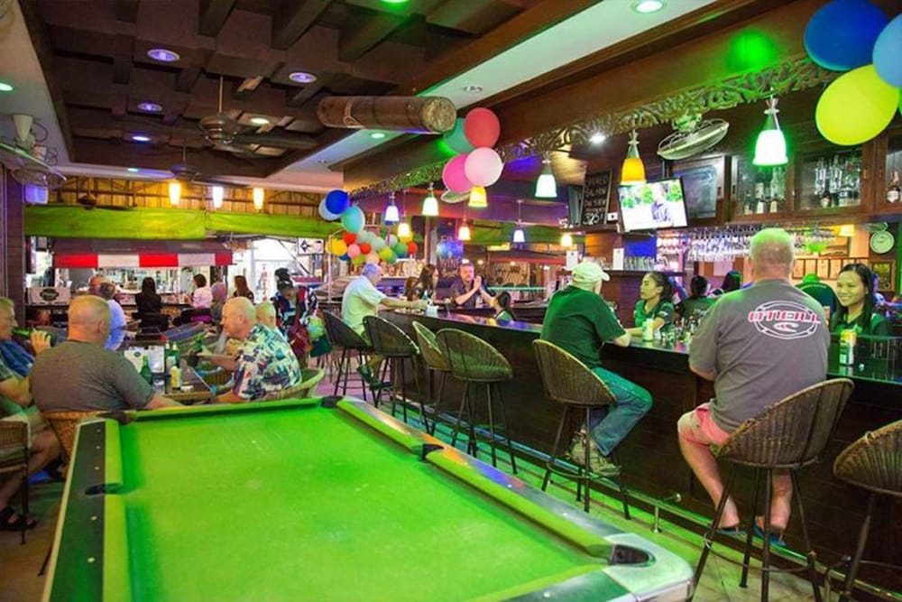 harrys hotel bar and restaurant