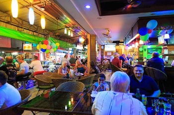 harrys hotel bar and restaurant