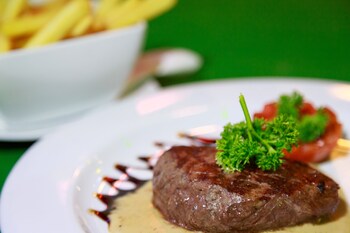 harrys hotel bar and restaurant