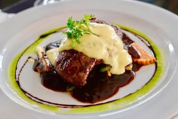 harrys hotel bar and restaurant