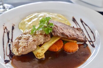 harrys hotel bar and restaurant