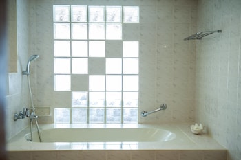 lido beach hotel pattaya