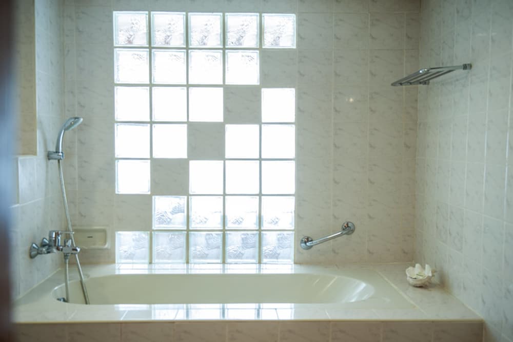 lido beach hotel pattaya