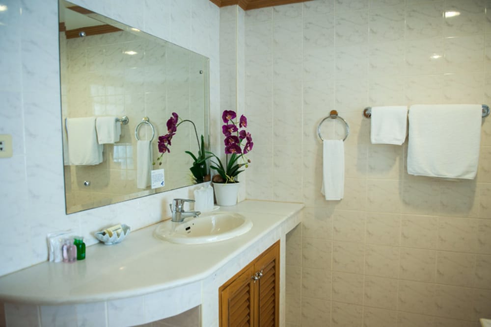 lido beach hotel pattaya