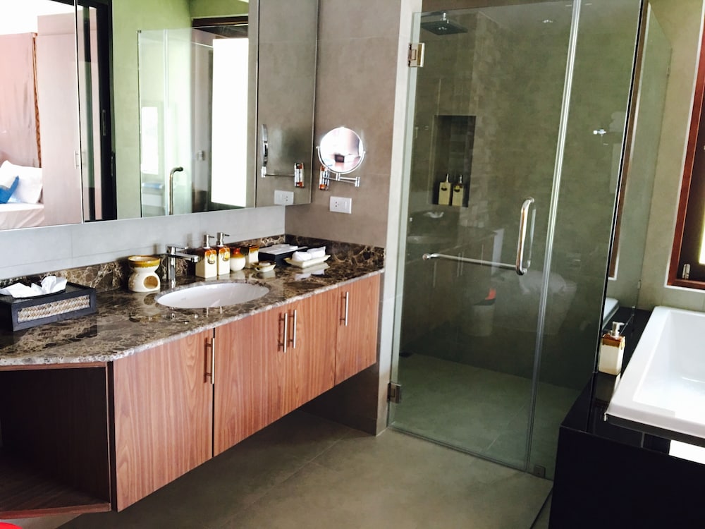 elegancy resort hua hin