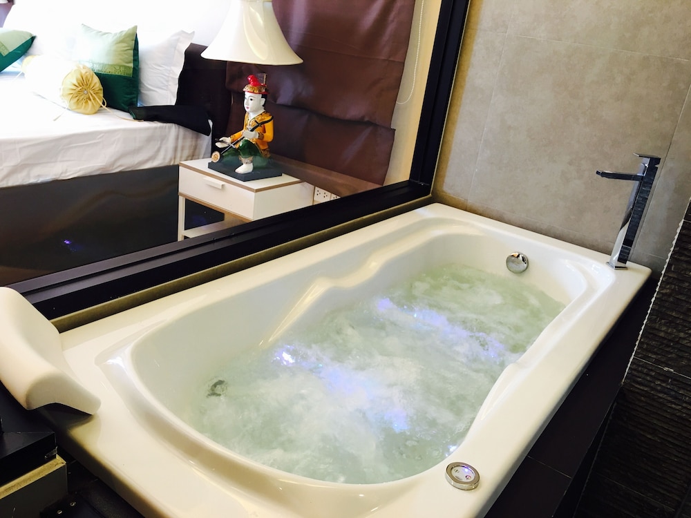 elegancy resort hua hin