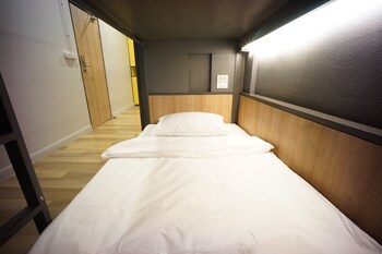 brb hostel bangkok silom