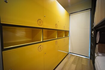 brb hostel bangkok silom