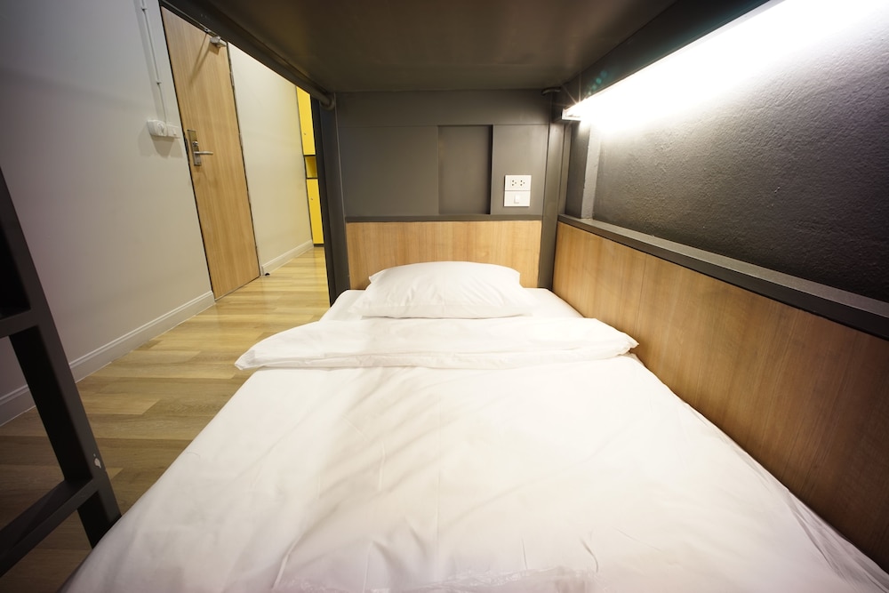 brb hostel bangkok silom