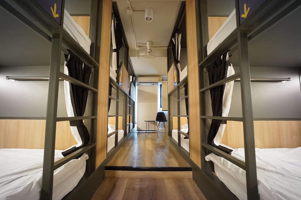 brb hostel bangkok silom