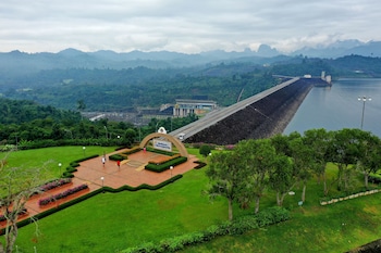 500 rai khao sok floating resort