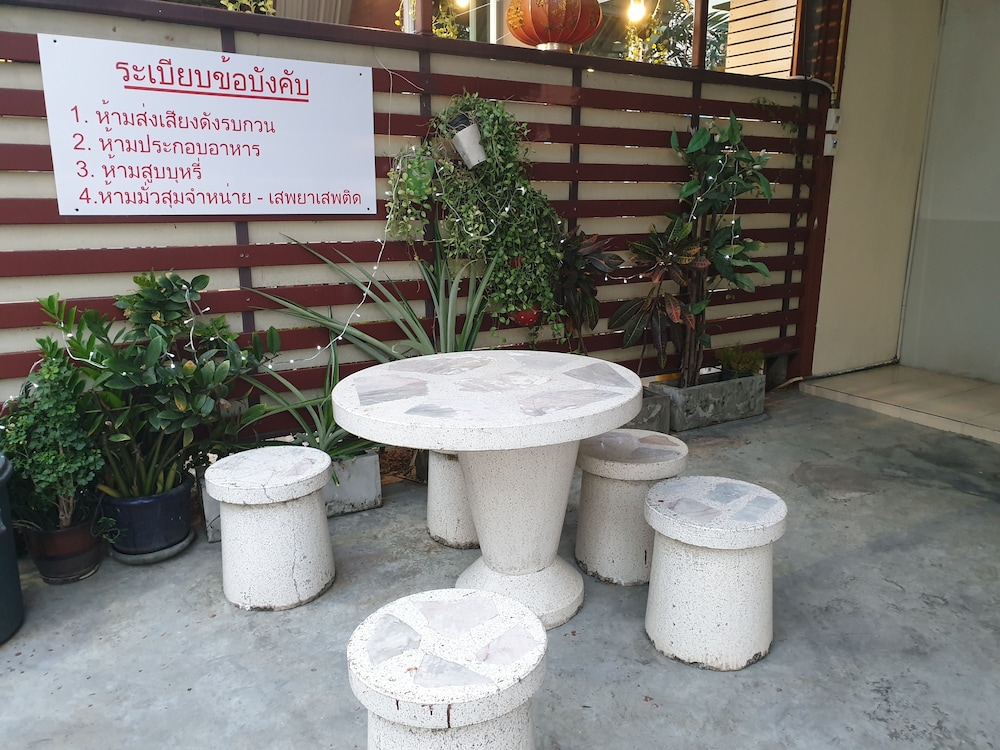 friends house resort