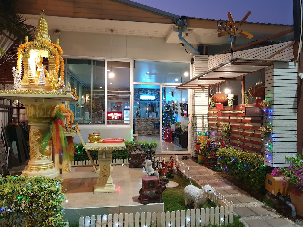 friends house resort