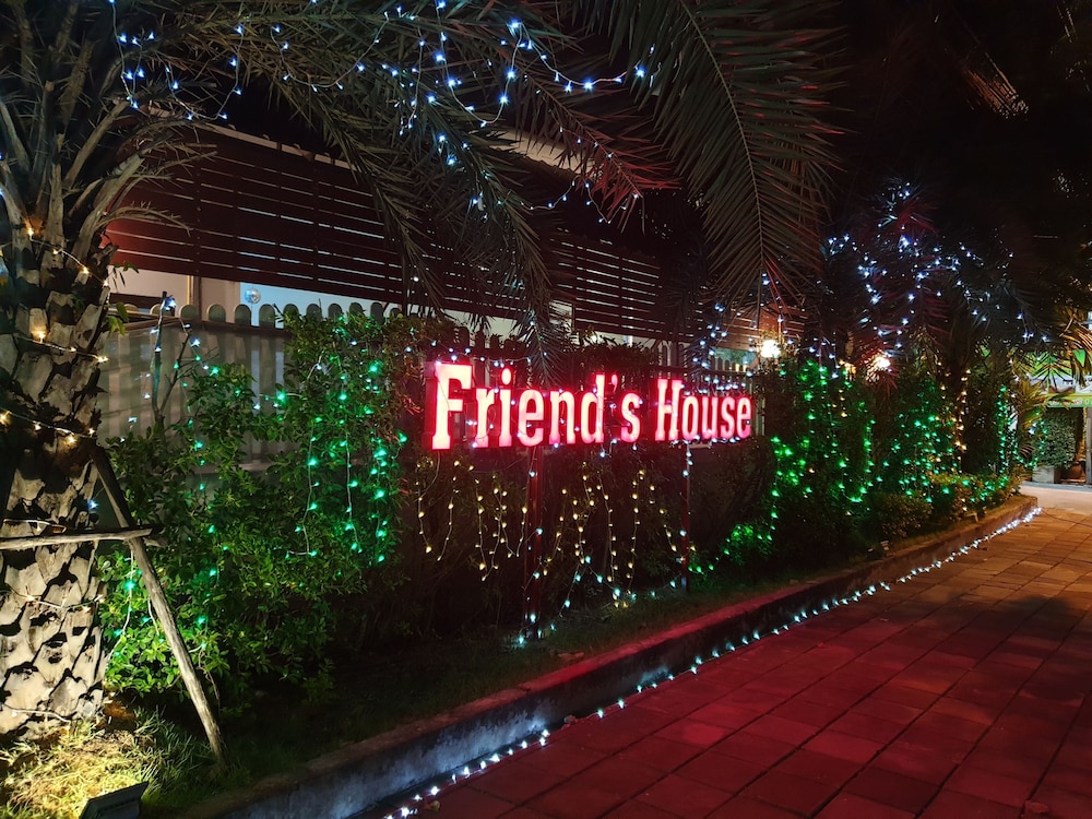 friends house resort