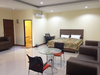 friends house resort