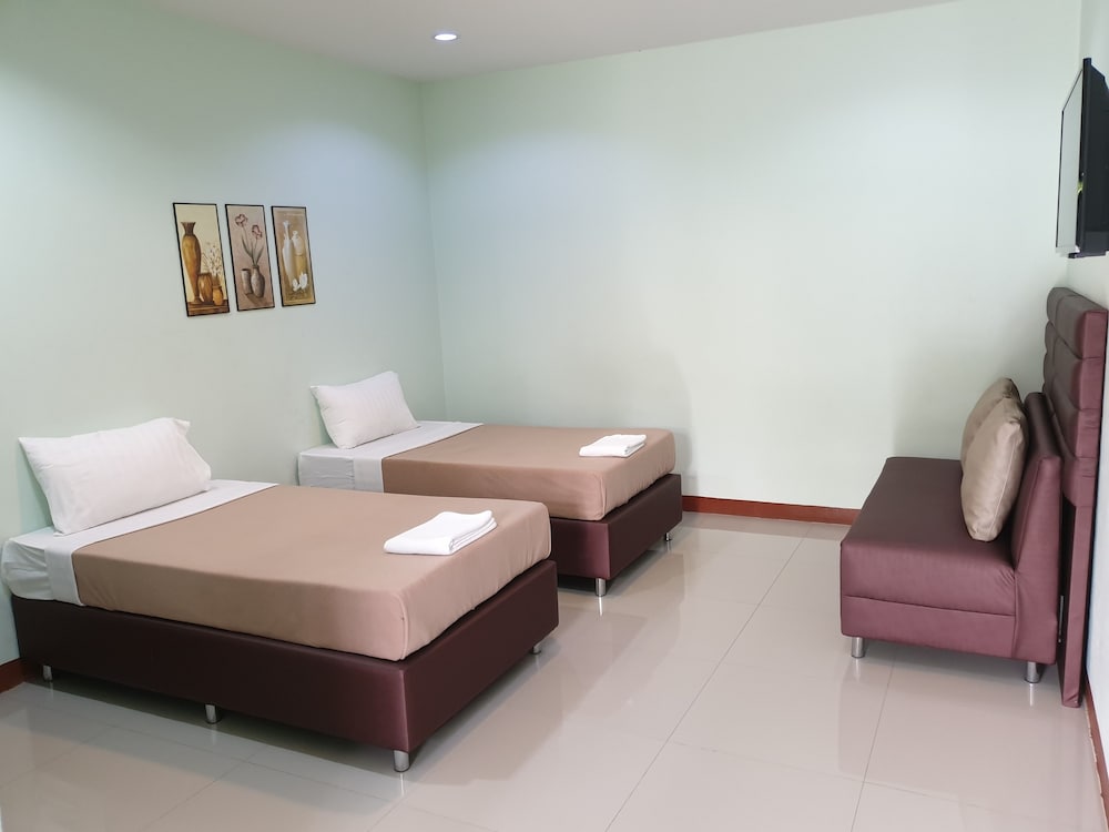 friends house resort