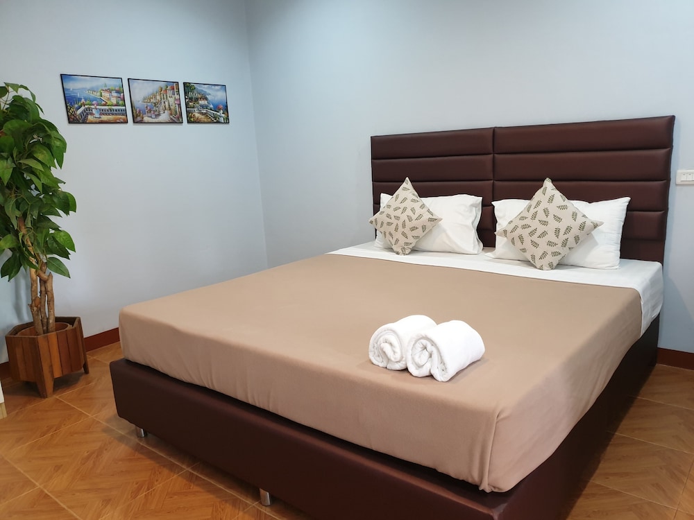 friends house resort