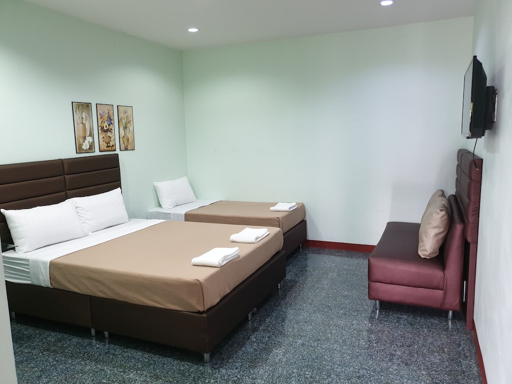 friends house resort