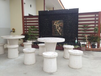 friends house resort