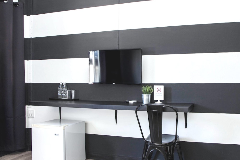 crystal hotel huahin