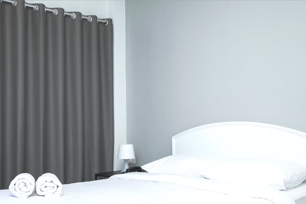 crystal hotel huahin