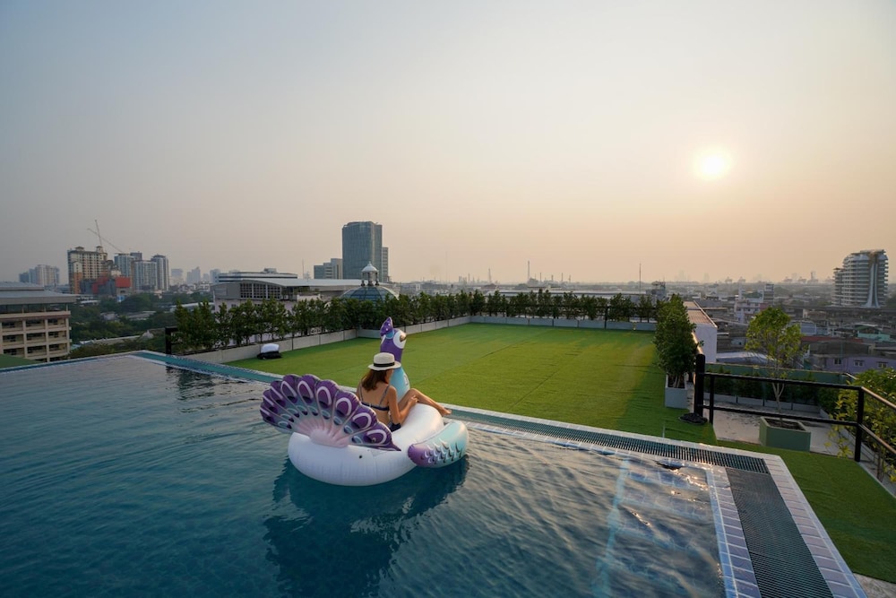 romance hotel sukhumvit 97