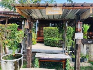 Jj @ Chiangkhan,Near Wat Mahathat Chiang Khan Square,2 star