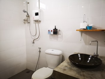 siri guesthouse at suratthani