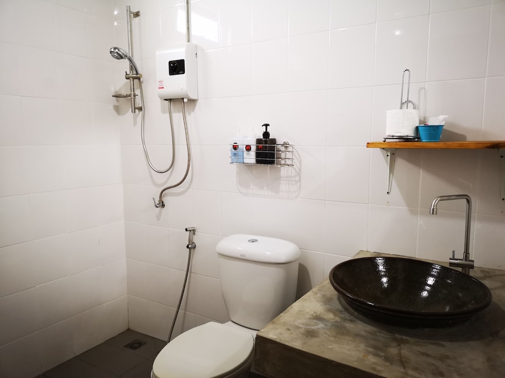 siri guesthouse at suratthani