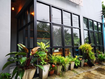 siri guesthouse at suratthani