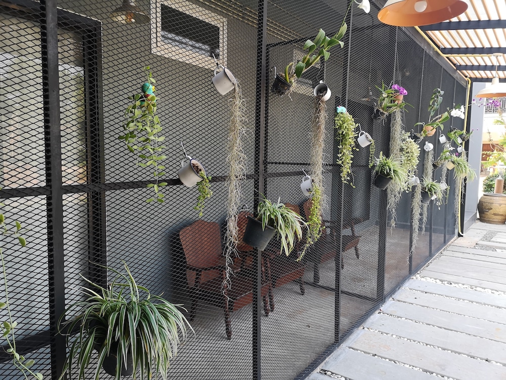 siri guesthouse at suratthani