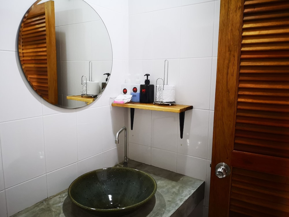 siri guesthouse at suratthani