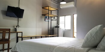 siri guesthouse at suratthani