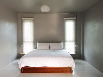 siri guesthouse at suratthani