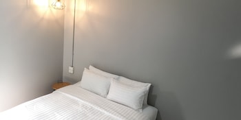 siri guesthouse at suratthani