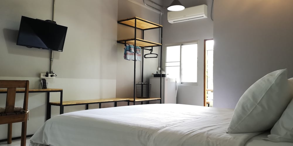 siri guesthouse at suratthani