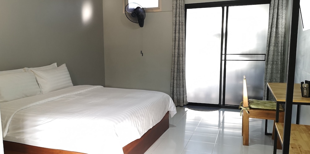siri guesthouse at suratthani