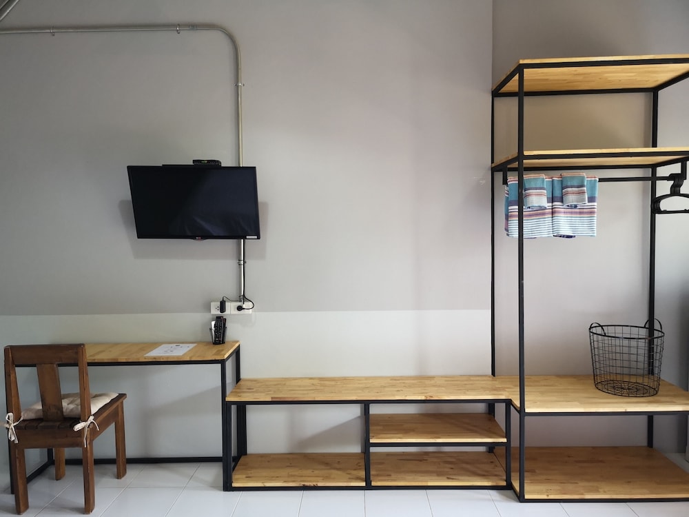 siri guesthouse at suratthani