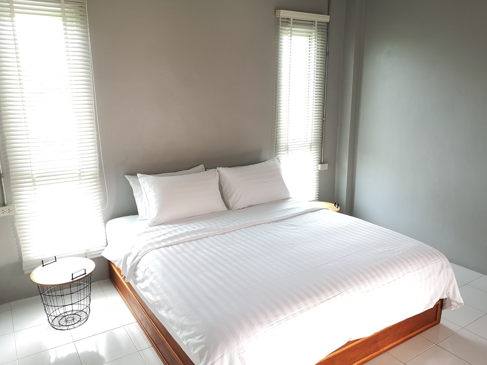 siri guesthouse at suratthani