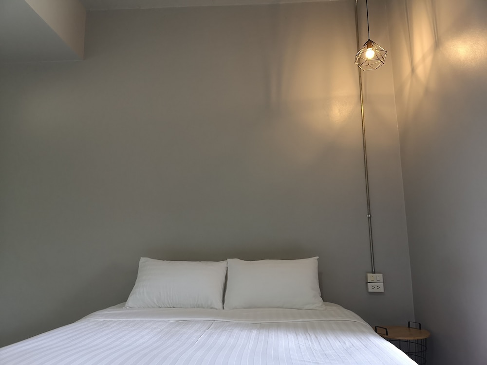 siri guesthouse at suratthani