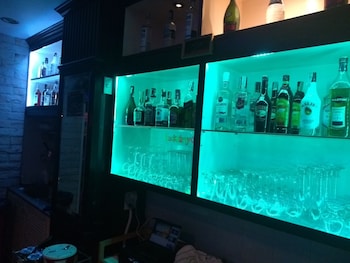 zip lounge and apartments