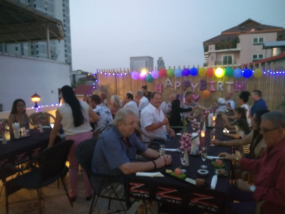 zip lounge and apartments