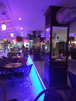 zip lounge and apartments