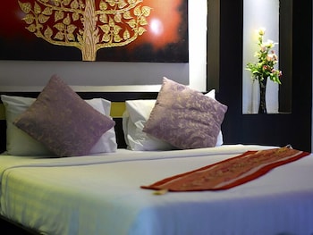 zip lounge and apartments