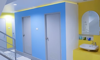 hua hin night market hostel