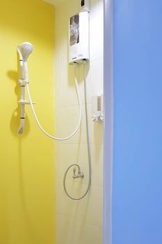 hua hin night market hostel