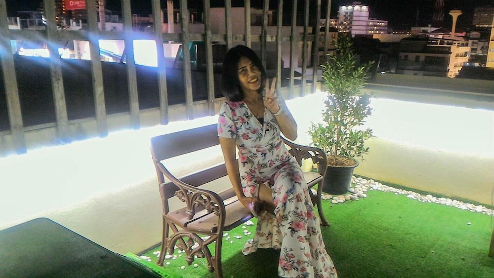 hua hin night market hostel