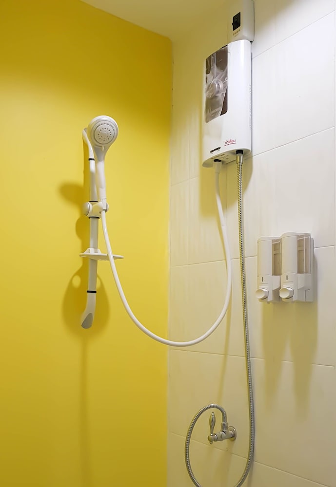 hua hin night market hostel