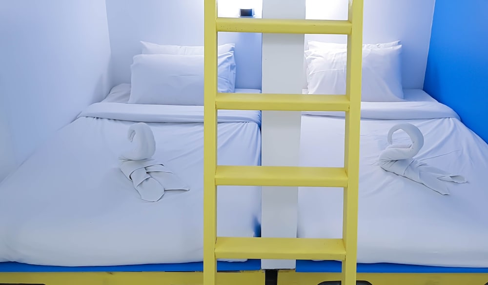 hua hin night market hostel